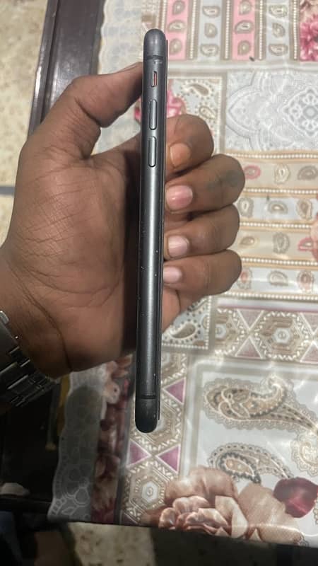 iphone 11  (128) gb 7