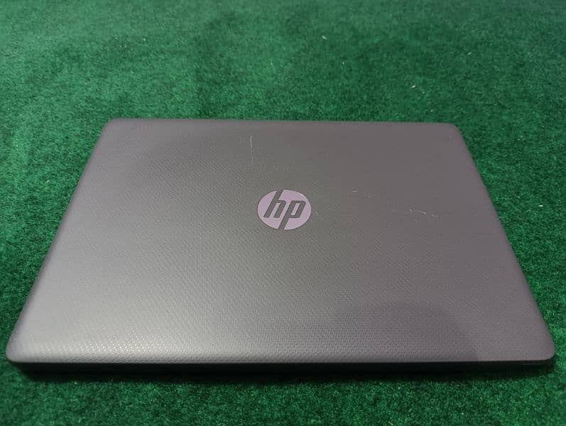 HP Core i5 8th Gen (8CPUs) 8GB 128GB SSD Slim and Lightweight 10/10 1