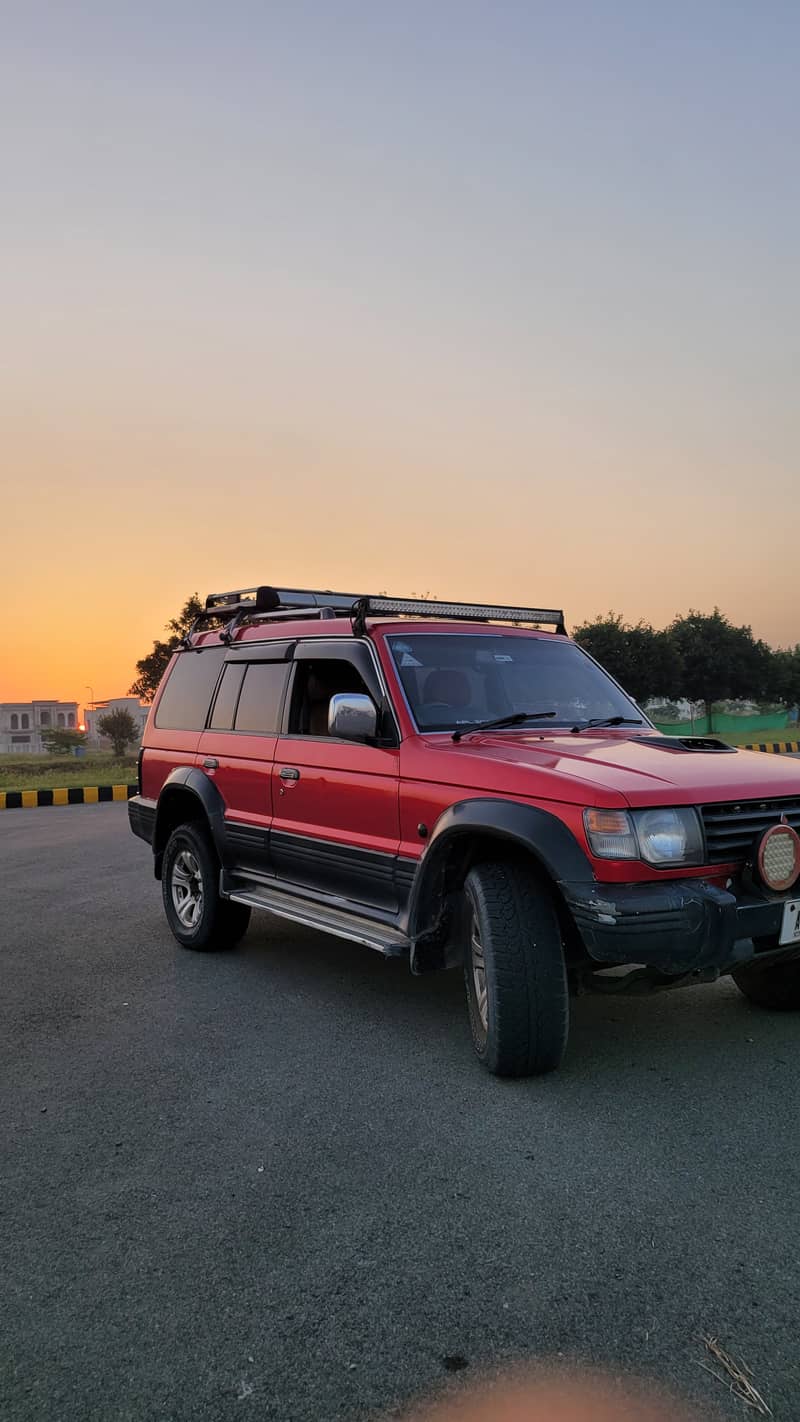 Mitsubishi Pajero 1992 Petrol Automatic 1