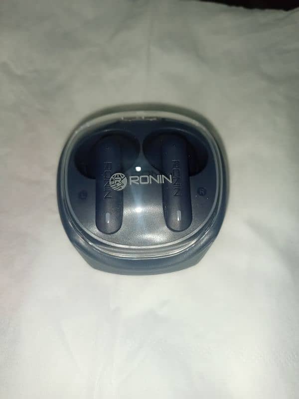 Wireless earbuds high quality Box packed with warranty 1