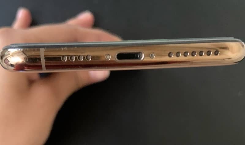 Selling my Iphone Xs max on urgent basis 2