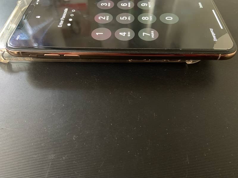 Selling my Iphone Xs max on urgent basis 4