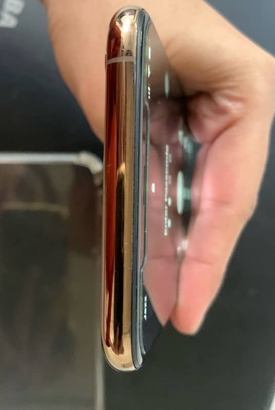 Selling my Iphone Xs max on urgent basis 5