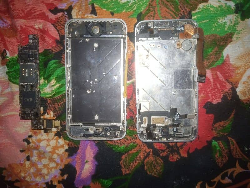 iPhone 4s & 5S dead board & parts available. 0