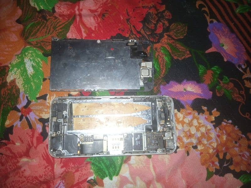 iPhone 4s & 5S dead board & parts available. 2