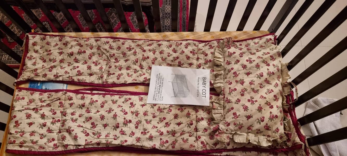 Baby cot in good condition 3