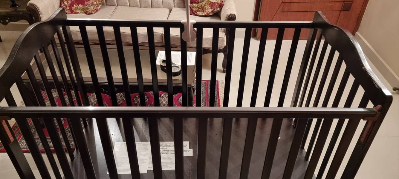 Baby cot in good condition 7