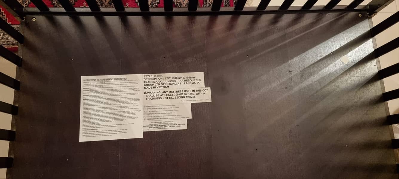 Baby cot in good condition 8