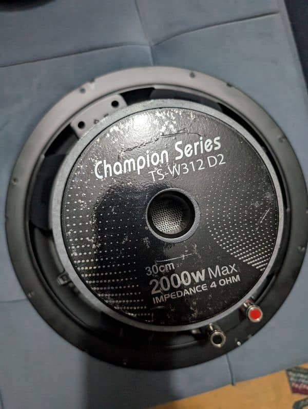 champion series 2000 watt woofer 1