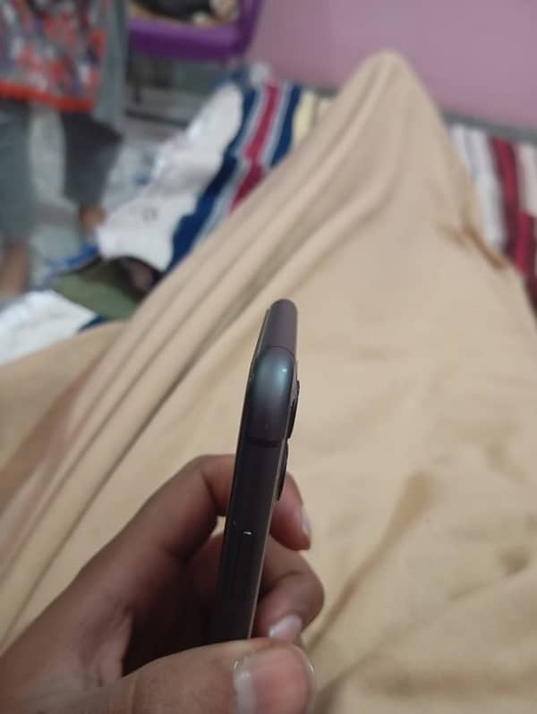 Iphone 11 10/10 condition 2