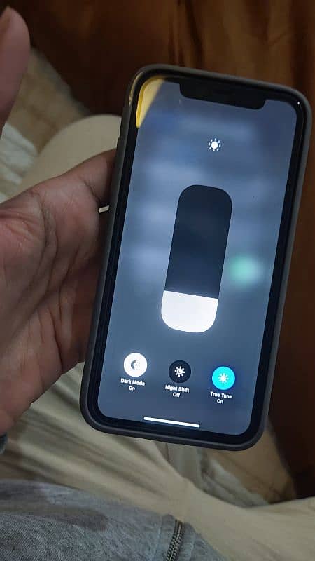 Iphone 11 black 64gb 2 months Esim time 1