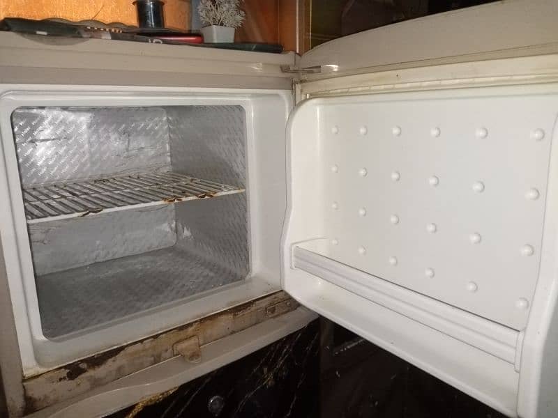 I am selling Haier Refrigerator small size 2