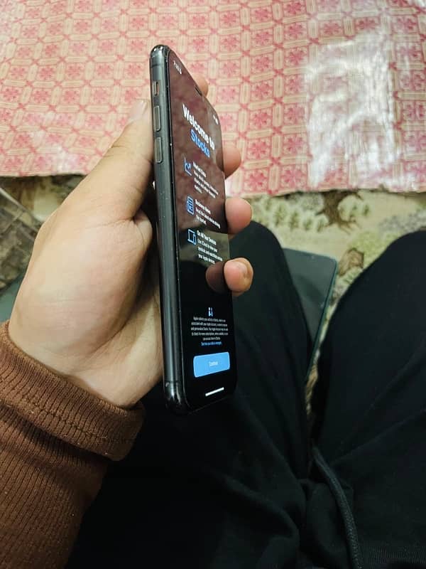 Iphone 11 Pro Max (with box non pta) 7