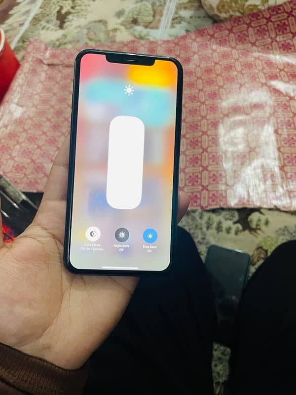 Iphone 11 Pro Max (with box non pta) 8