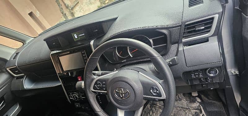 Toyota Roomy 2024/2021 Custom G eco idle genuine airbags 20 plus averg 5