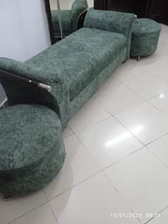 Dewan with 2 cushion stools in 10/10 condition