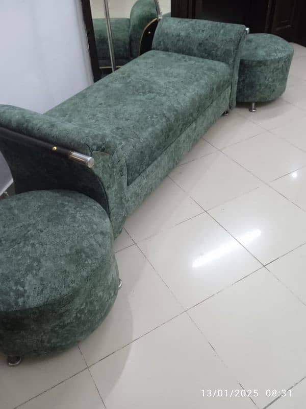 Dewan with 2 cushion stools in 10/10 condition 0