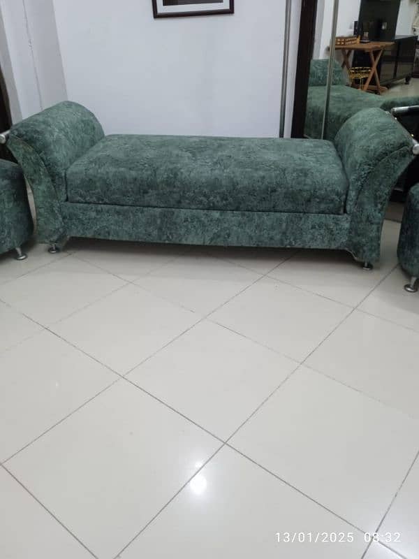 Dewan with 2 cushion stools in 10/10 condition 1