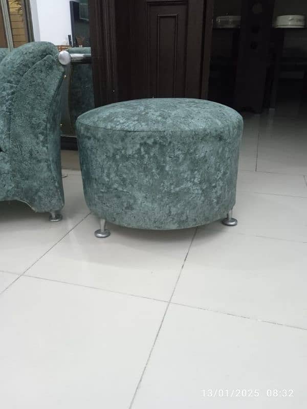 Dewan with 2 cushion stools in 10/10 condition 2