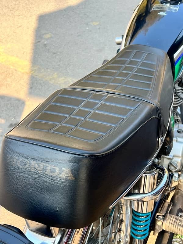 Honda cg 125 seat old shape 2