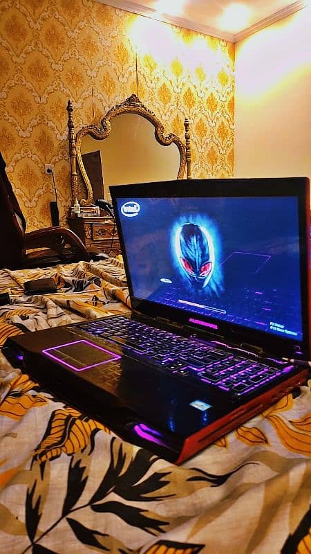 Alienware m18xr2 7