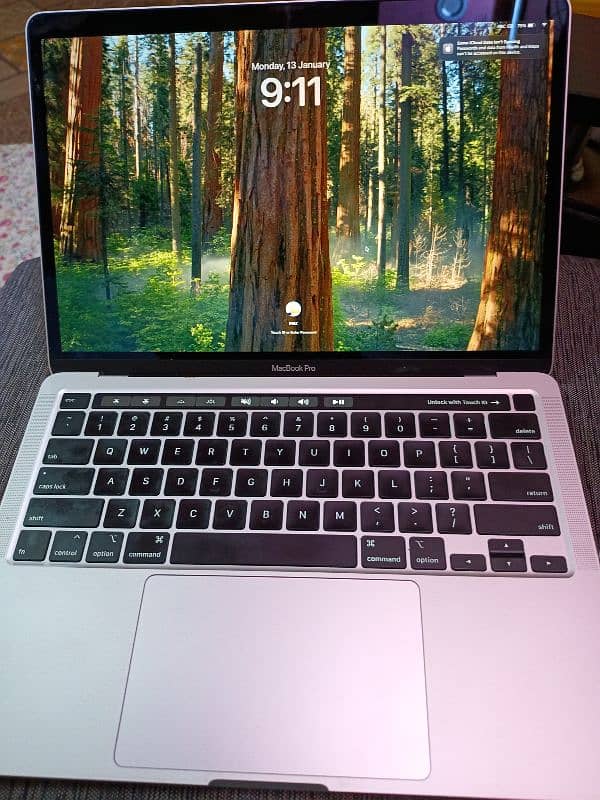 MacBook pro 2020 13 inch 1