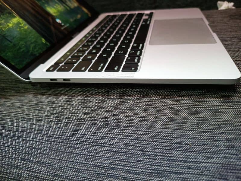 MacBook pro 2020 13 inch 4