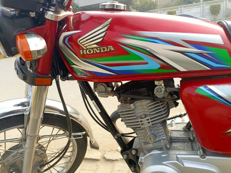 Honda 125 One Hand Use 2