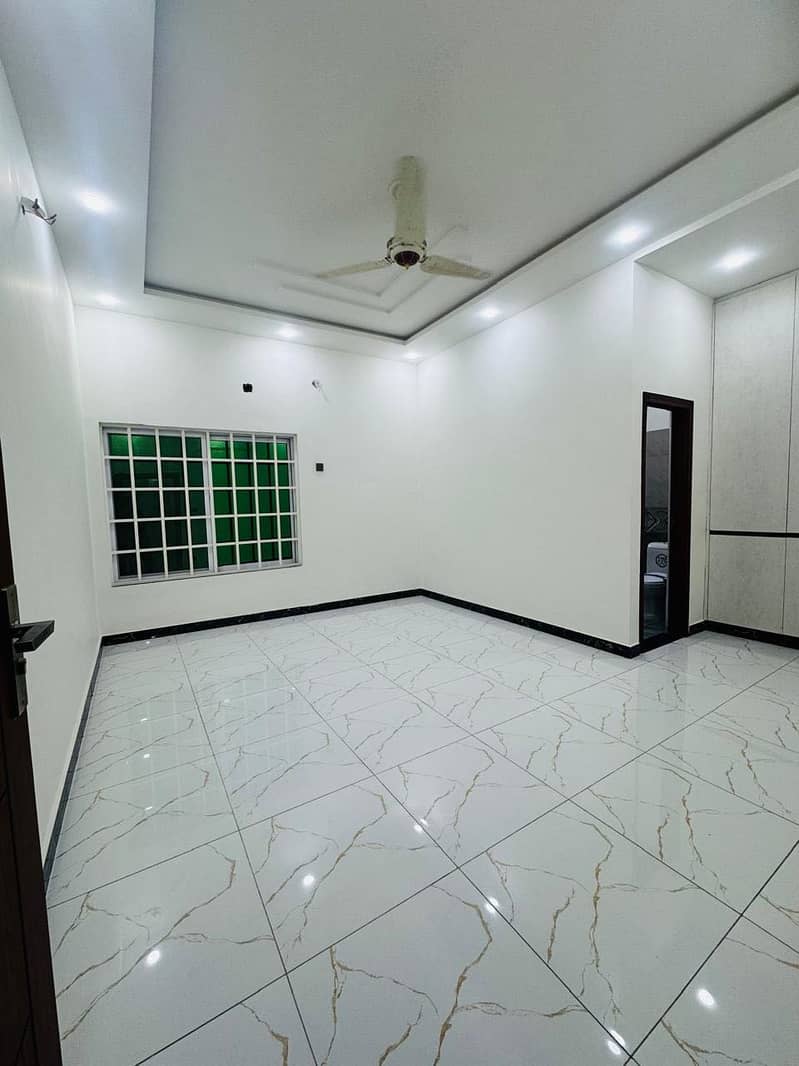 1 Kanal Single Story New House For Sale Hot Location 17