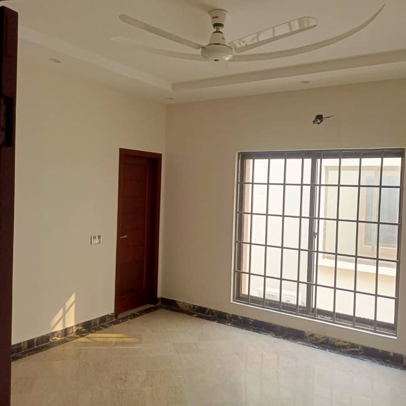 10 Marla House For Sale In Bahria Town Lahore 16