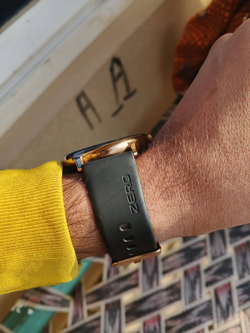 Zero Luna Smartwatch (Golden) 1