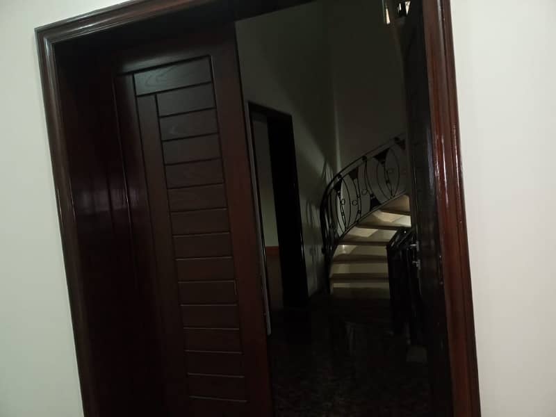 House Good Condition 6 Bed 6 Bath Kitchen Drawing Room 8