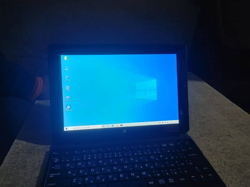 mini laptop touch+keyboard Japan made 0