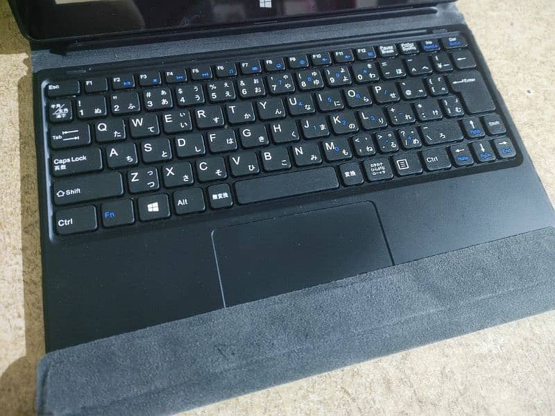 mini laptop touch+keyboard Japan made 6