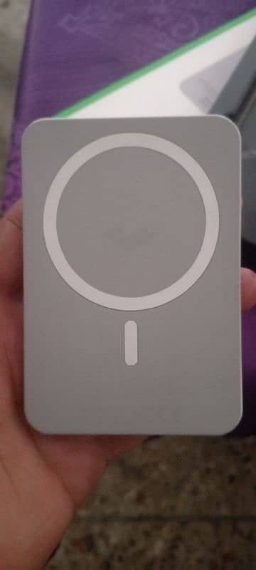 wireless magnetic power bank 3