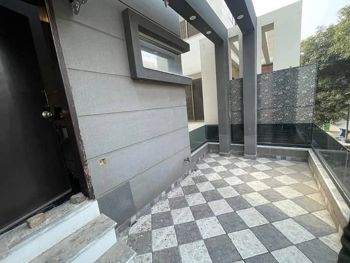 10 Marla upper portion available for rent in Velencia housing society Lahore 7