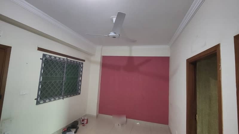 650 Square Feet Flat For sale In Rs. 5000000 Only 3