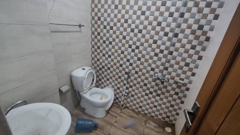 650 Square Feet Flat For sale In Rs. 5000000 Only 4