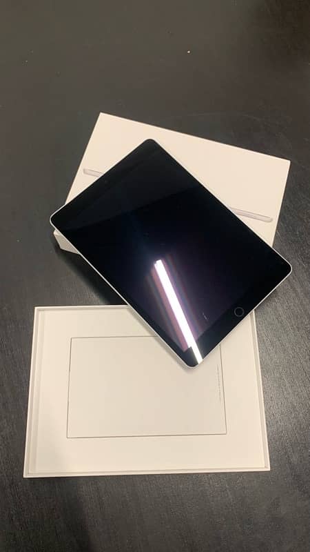 iPad 9th Generation 64GB with box 1