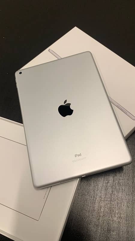 iPad 9th Generation 64GB with box 4