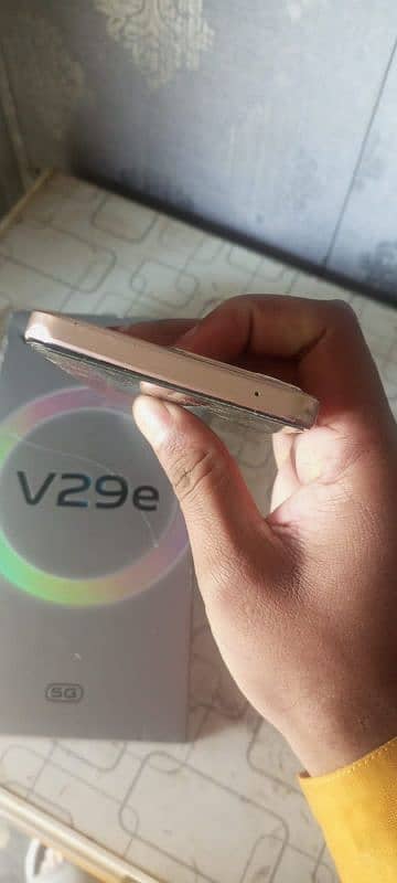 Vivo v29e full box 3