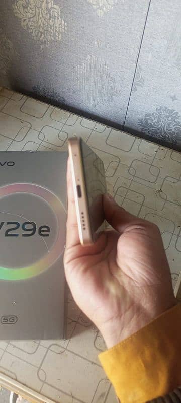 Vivo v29e full box 4