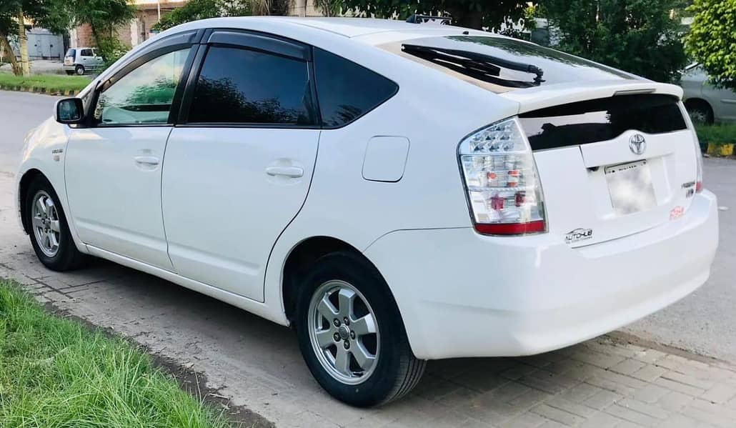 Toyota Prius 2014/car/gari/hybrid/ 0