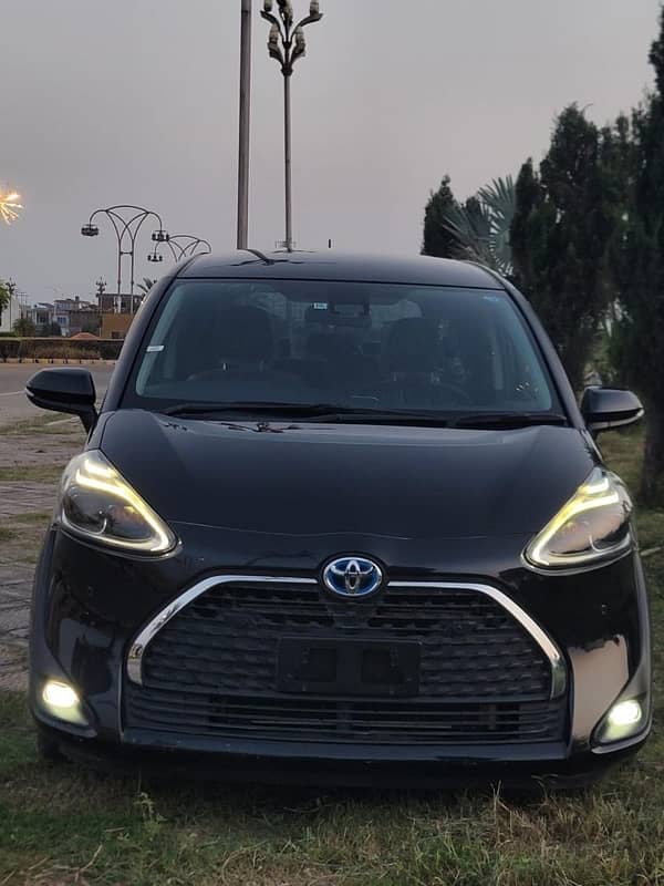 Toyota Sienta 2024 1