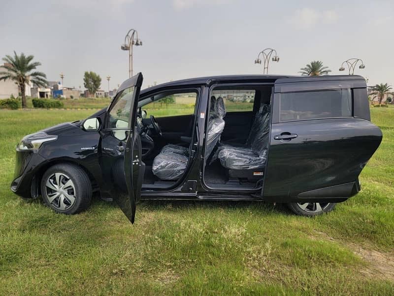 Toyota Sienta 2024 5