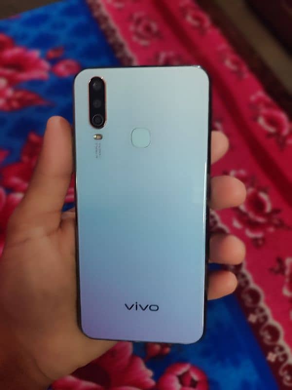 VIVo y17  8/256 4