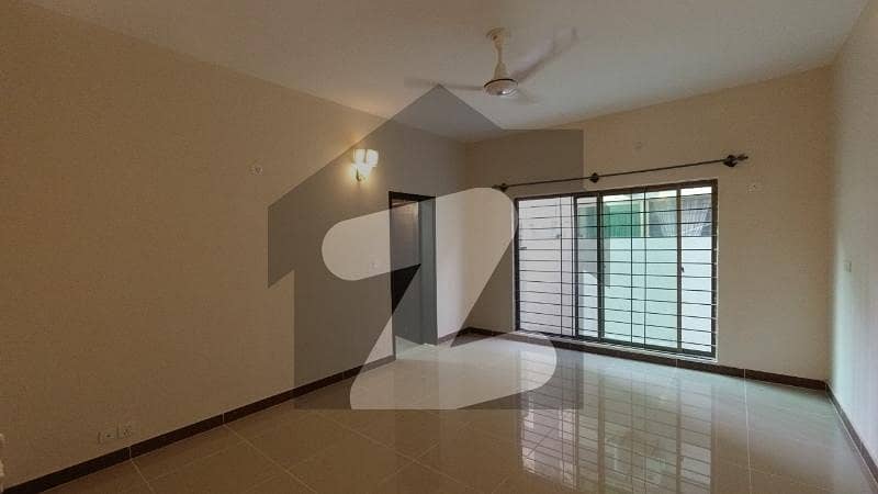 Double Storey 400 Square Yards House Available In Gulshan-E-Iqbal - Block 5 For Sale 0