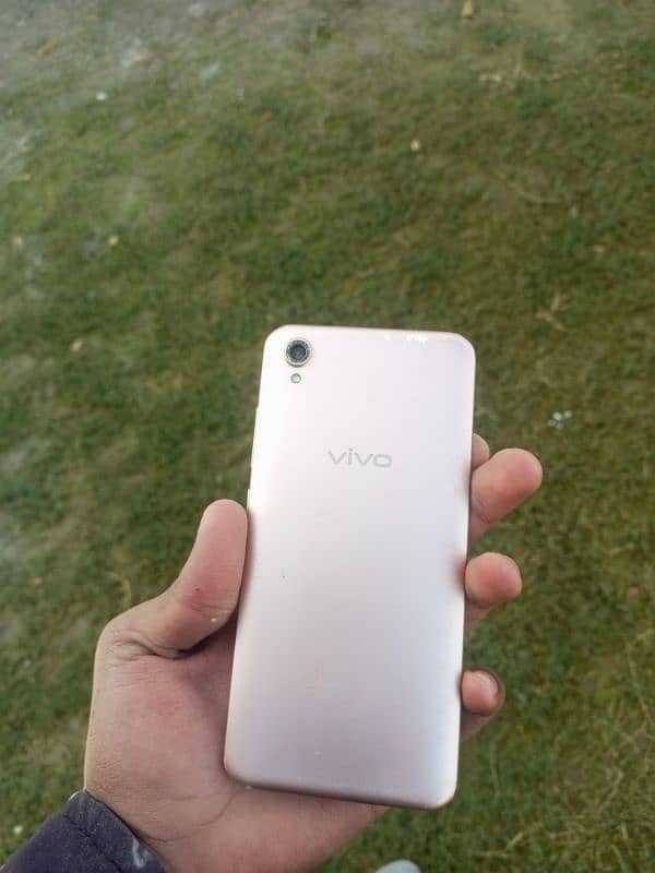 vivo y90 used condition 2/32 available in bahria town 4