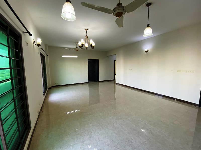 Exclusive Open View Near Mosque & Park 3rd Floor Apartment For Sale In Prime Location Call Now! 4