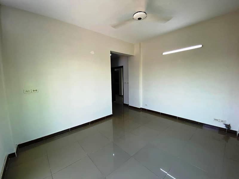 Exclusive Open View Near Mosque & Park 3rd Floor Apartment For Sale In Prime Location Call Now! 8